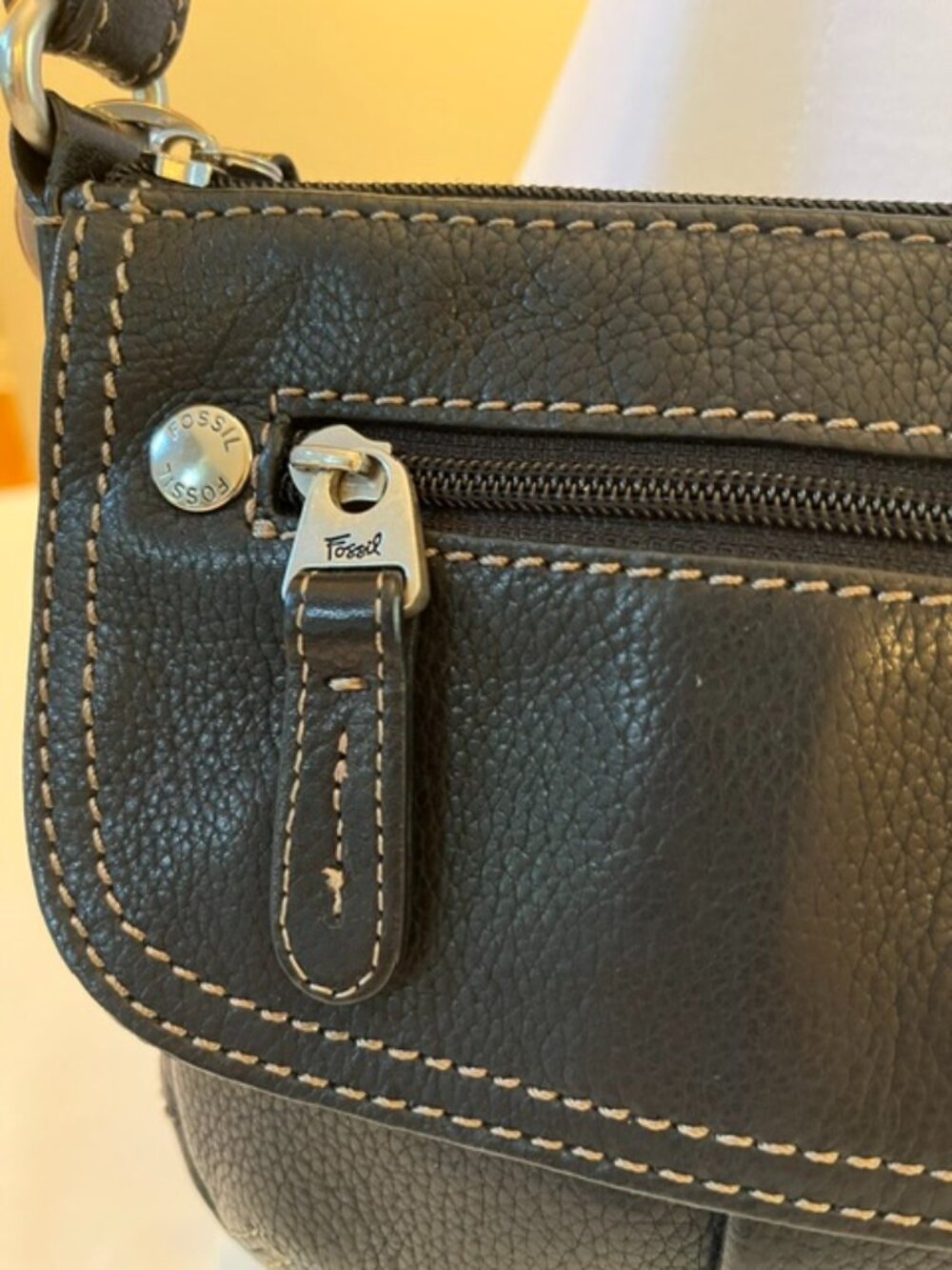 FOSSIL | Black Pebbled Leather Crossbody Bag Zip Top Closure-EUC - Picture 6 of 15